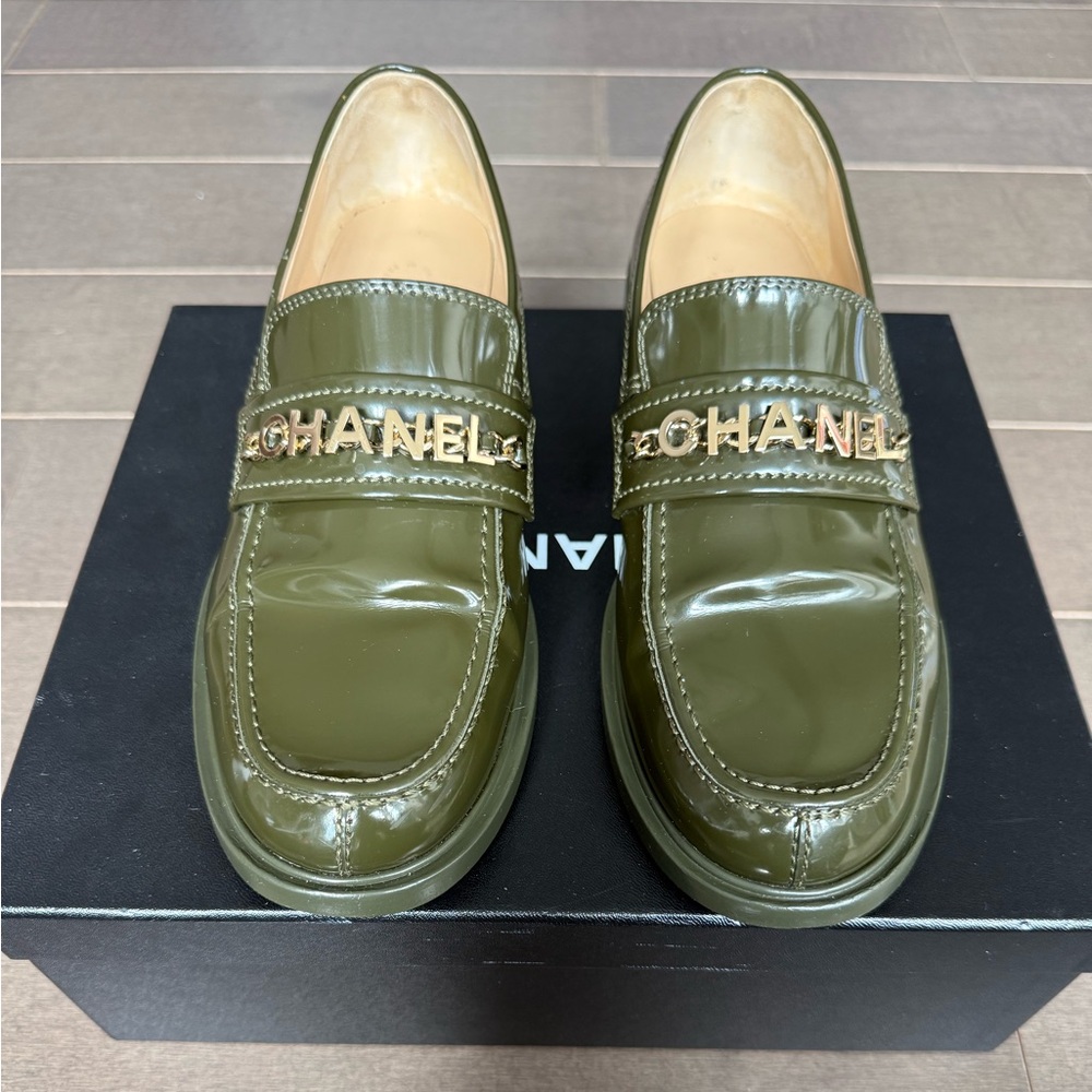 CHANEL Loafers